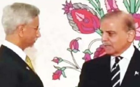 पाक से नौ साल बाद मिले हाथ