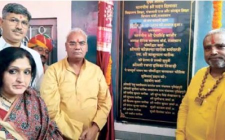 कुछ शिक्षक-शिक्षिकाएं पूरा शरीर दिखाकर स्कूल आते हैं,