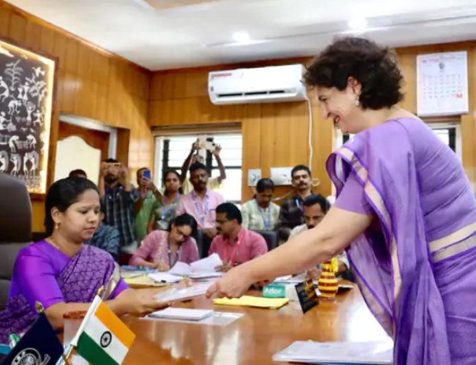 प्रियंका ने वायनाड से भरा नामांकन