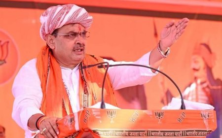 कांग्रेस आदिवासियों की भावनाओं को भड़काती है, भाजपा आदिवासियों की सच्ची हितैषी