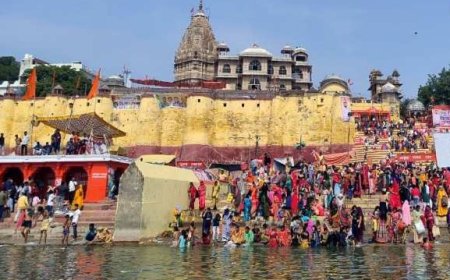 केशवरायपाटन स्थित केशवराय मंदिर पर कार्तिक पूर्णिमा पर श्रद्धालुओं की भीड़ रही। इस दौरान चंबल के घाट पर श्रद्धालुओं ने कार्तिक स्नान कर दीपदान किया।