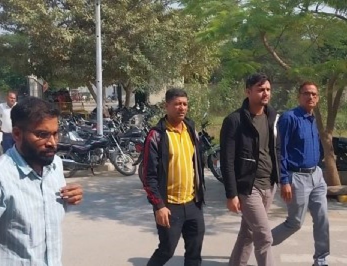 सीबीआई के शिकंजे में नारकोटिक्स का निरीक्षक, तीन लाख रिश्वत लेते गिरफ्तार रिश्वत लेकर करवा रहा था तस्करी