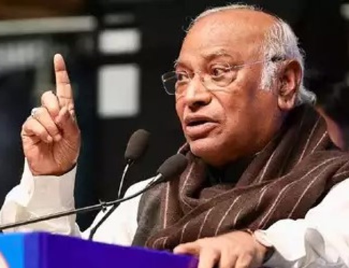 बैलेट पेपर पर देशव्यापी अभियान चलाएं, नहीं चाहिए ईवीएम : खरगे