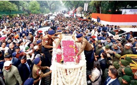 मनमोहन सिंह पंचतत्व में विलीन, बेटी ने दी मुखाग्नि