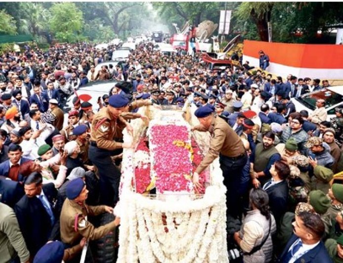 मनमोहन सिंह पंचतत्व में विलीन, बेटी ने दी मुखाग्नि