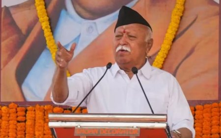 संघ प्रमुख मोहन भागवत ने पश्चिम बंगाल के बर्दवान में स्वयंसेवकों को संबोधित किया