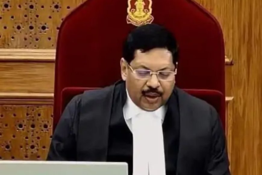 मुख्य न्यायाधीश (CJI) बी.आर. गवई पर जूता फेंकने की कोशिश की। 