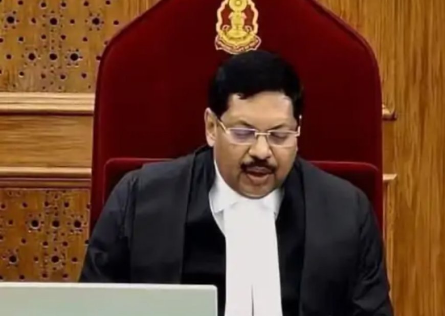 मुख्य न्यायाधीश (CJI) बी.आर. गवई पर जूता फेंकने की कोशिश की। 