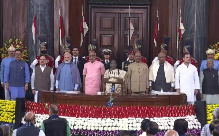 संविधान दिवस 2025: राष्ट्रपति ने जारी किए नौ भाषाओं में संविधान के डिजिटल अनुवाद, लोकतांत्रिक मूल्यों को दोहराया संकल्प