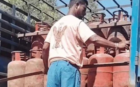 कोटा में रसोई गैस की किल्लत से बढ़ी पैनिक बुकिंग, हॉस्टल मैस में लकड़ी-कोयले की भट्टियों पर बन रहा खाना