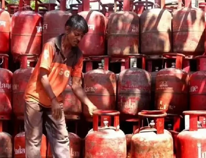 LPG सप्लाई पर सरकार का बयान: देश में गैस की पर्याप्त उपलब्धता, घबराने की जरूरत नहीं