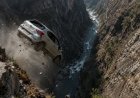 हिमाचल में बड़ा सड़क हादसा: चंबा में पर्यटकों की गाड़ी खाई में गिरी, 6 की मौत