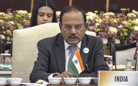 होर्मुज जलडमरूमध्य में भारतीय जहाजों पर हमलों के बाद अजित डोभाल की ईरान के सुरक्षा प्रमुख से बातचीत