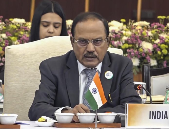 होर्मुज जलडमरूमध्य में भारतीय जहाजों पर हमलों के बाद अजित डोभाल की ईरान के सुरक्षा प्रमुख से बातचीत